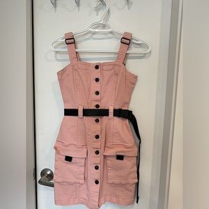 Very cute dress from H&M. I have only worn it once. Great pockets space.